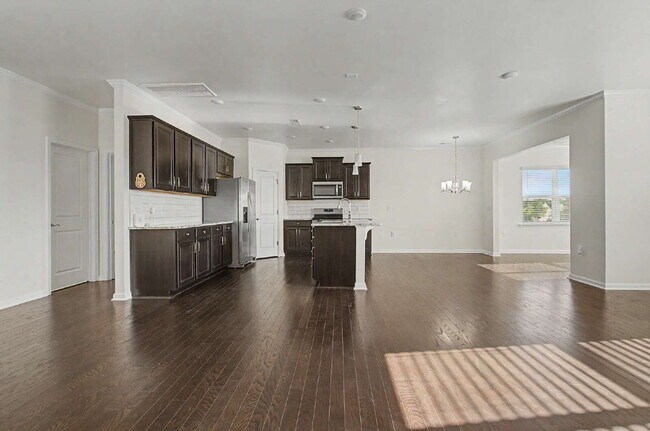 Building Photo - Spacious 4-Bedroom Home w/ Loft