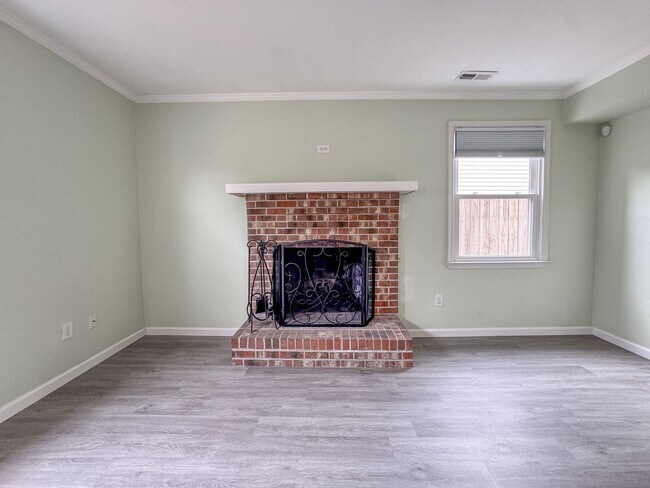 Building Photo - 3901 Quartz Ln