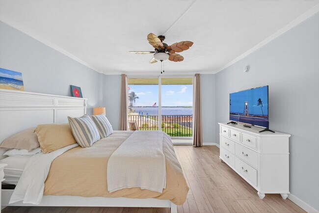 Building Photo - 100 Paradise Harbour Blvd