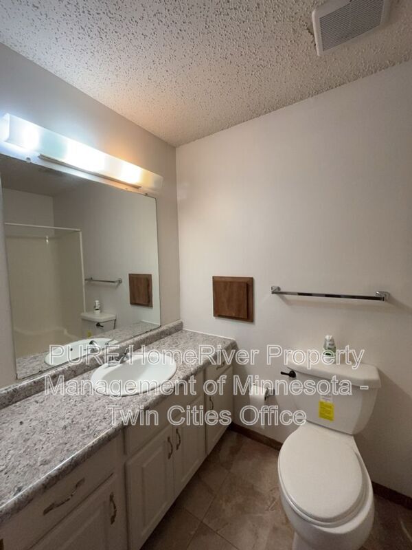 Building Photo - 1514 N Timber Ridge