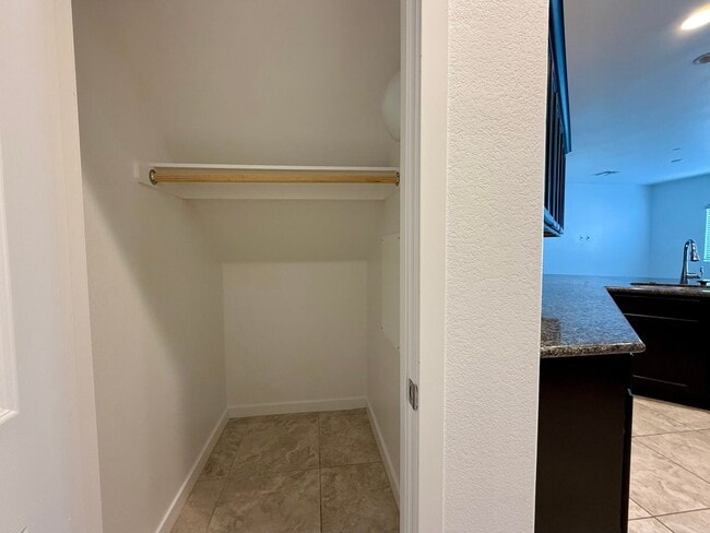 Building Photo - 4 BED, 2.5 BATH, 2 CAR-GARAGE, TWO-STORY, SINGLE FAMILY HOME FOR RENT w/ COMMUNITY POOL & SPA