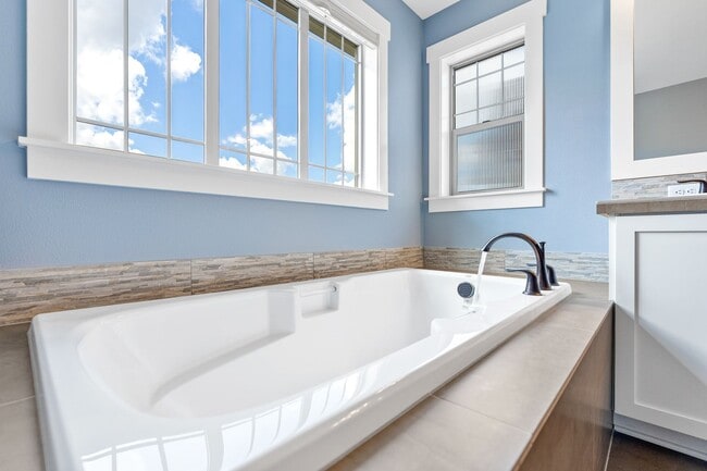 Building Photo - Bright & Beautiful Home in Bethany Creek Falls - 4 Bedroom/2.5 bath