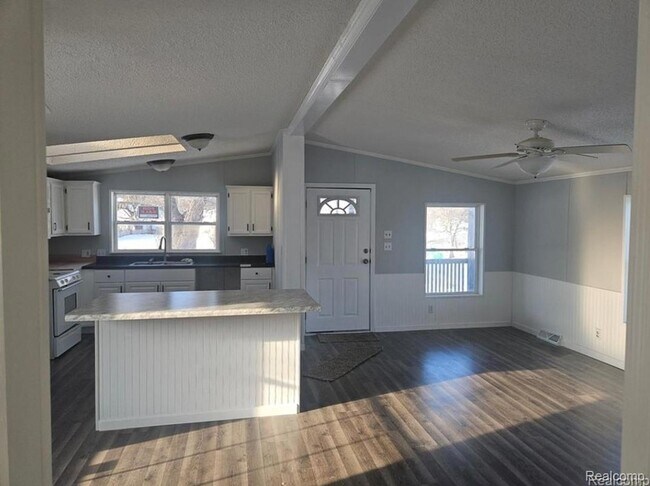 Building Photo - 6274 Cree Ct