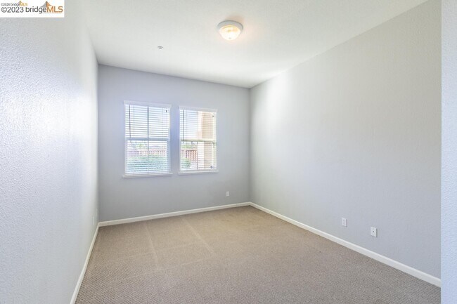 Building Photo - 1055 Meadow Brook Dr