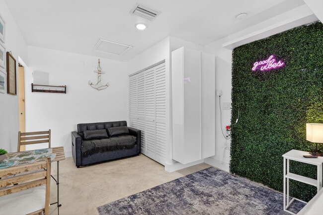 Building Photo - 4540 SW 28th Terrace