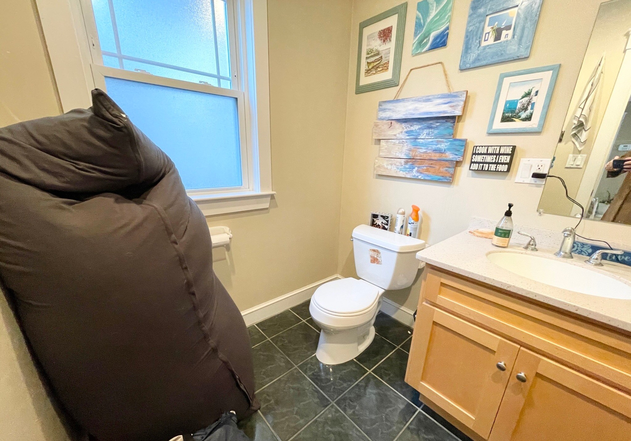 Building Photo - 17 Iroquois St