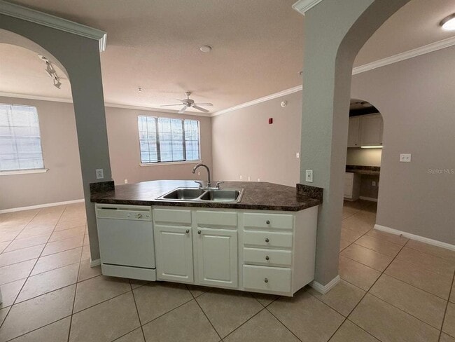 Building Photo - 911 N Orange Ave