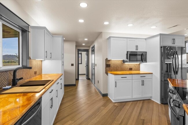 Building Photo - 2477 Coker Butte Rd