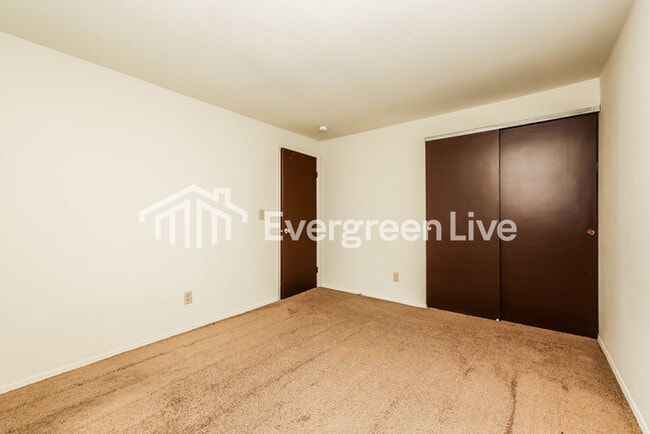 Building Photo - 4743 Taylorsville Rd