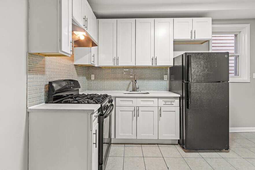 Building Photo - 13 20th Ave