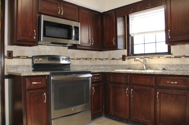 Building Photo - 4104 Spencer St