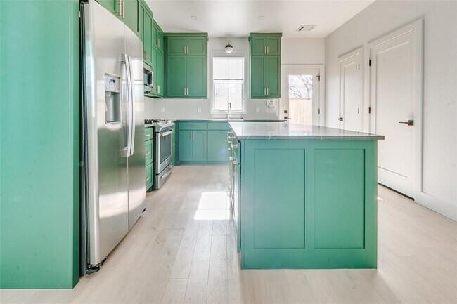 Building Photo - 1056 Hangar Dr