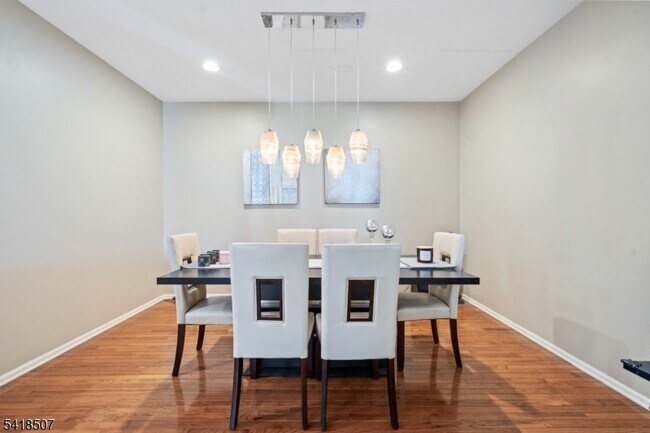 Building Photo - 29 Newell St