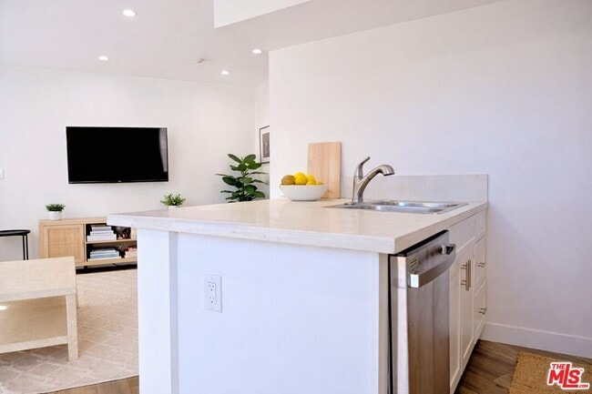 Building Photo - 842 11th St