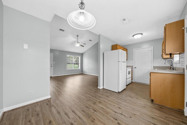 Building Photo - 402 Faulkner Dr