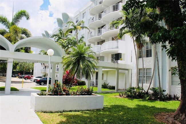 Building Photo - 488 NW 165th St