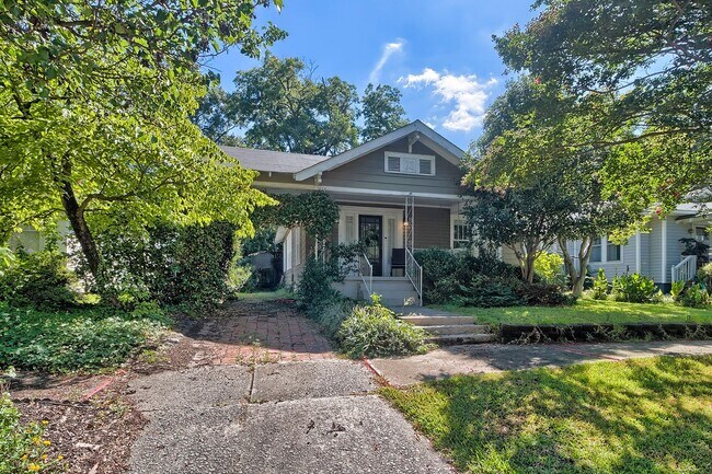 Building Photo - Adorable Bungalow in Highly Sought-After C...