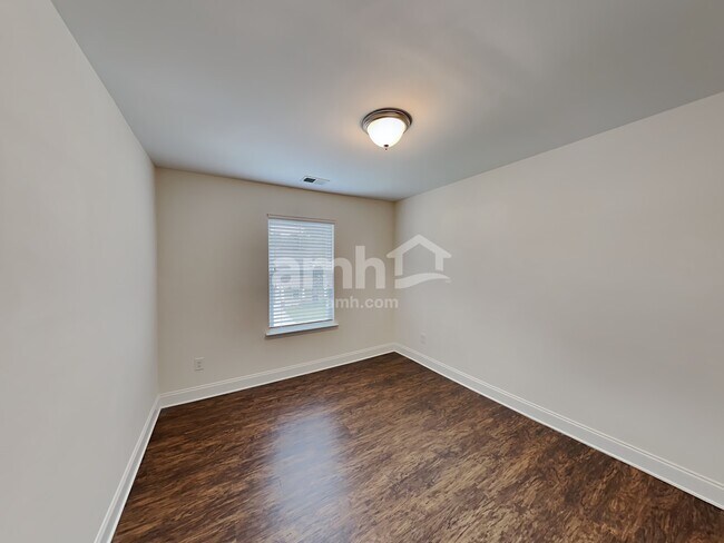 Building Photo - 230 McBee Pl