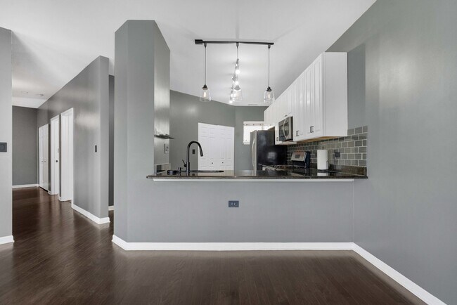 Building Photo - 1406 S Halsted St