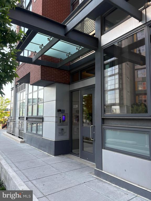 Building Photo - 2120 Vermont Ave NW