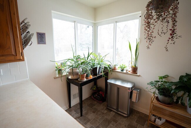 Building Photo - 180 Estes St