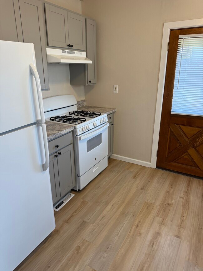 Building Photo - 402 4th St