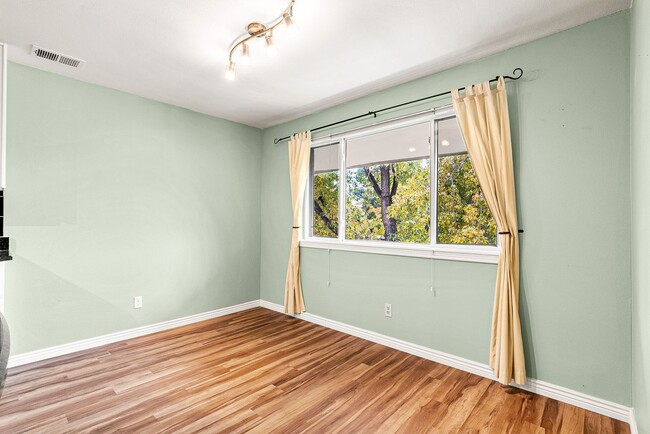 Building Photo - Remodeled 2B/2B East Boulder Apartment w/ ...