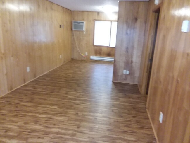 Building Photo - Bolivar MO 1 Bed, 1 Bath Apartment