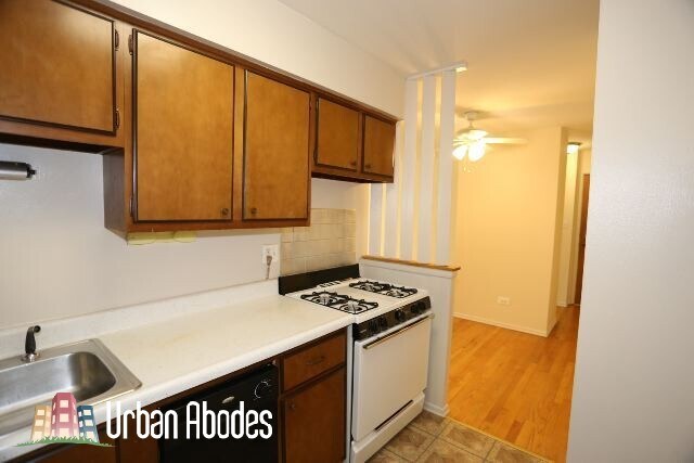 Building Photo - 648 W Wrightwood Ave