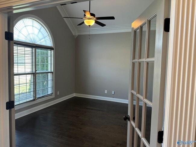 Building Photo - 111 Canyon Dr