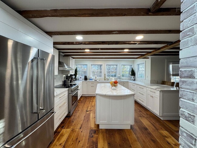 Building Photo - 354 Highland Ave