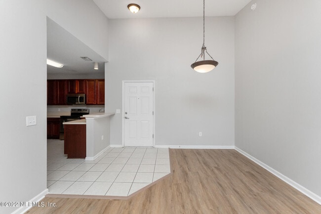Building Photo - 8226 Green Parrot Rd