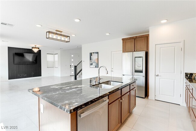 Building Photo - 6333 Redstone Hls Dr