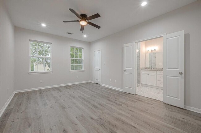 Building Photo - 2527 S Washington Ave
