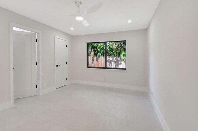 Building Photo - 2894 Florida Blvd