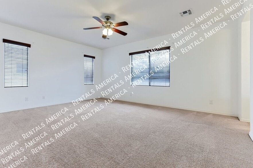 Building Photo - 137 E Carob Dr