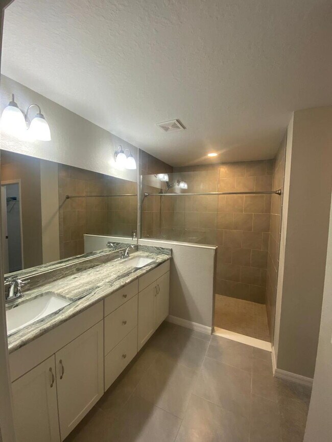 Building Photo - Charming 3-Bedroom Home on Nearly 1 Acre –...