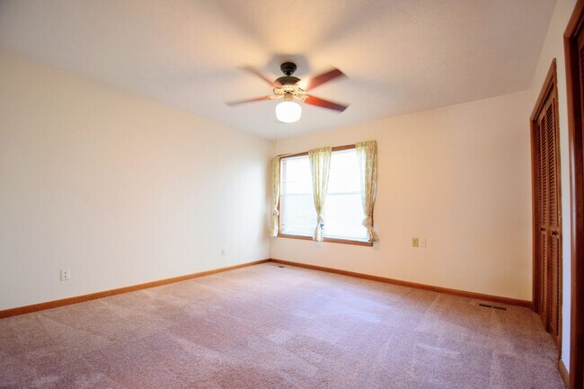 Building Photo - 1276 N Forest Dr