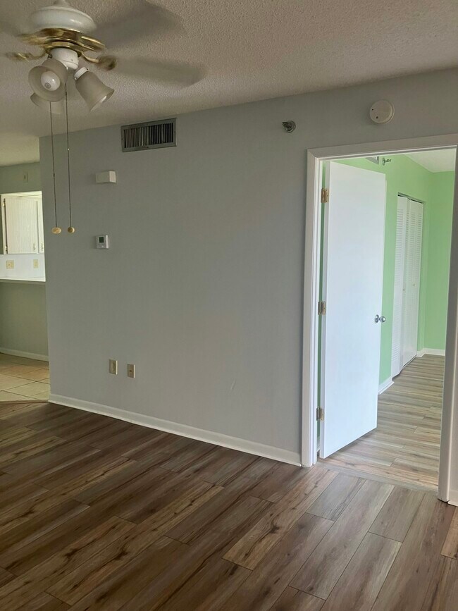 Building Photo - 21405 Olean Blvd