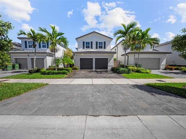 Building Photo - 1411 SE 26th Rd