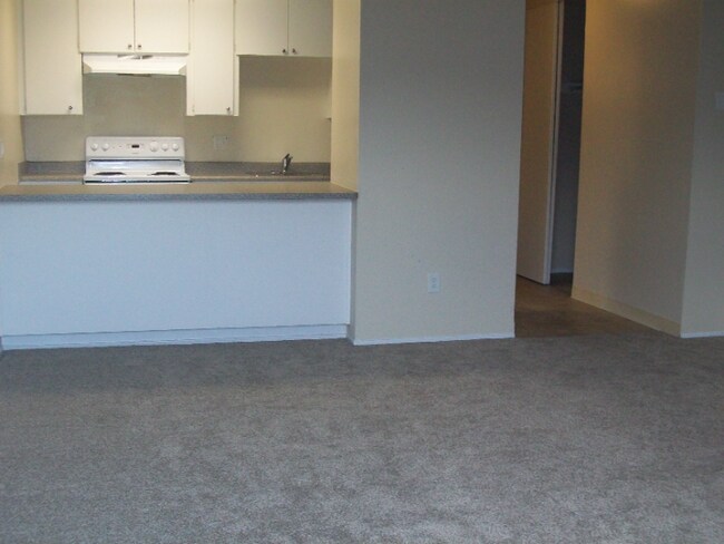 Building Photo - 2415 Rinconada Dr