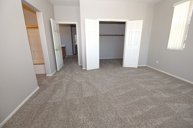 Building Photo - CLASSIC AND MOVE-IN READY 2 STORY HOME IN NORTH LAS VEGAS - 89031