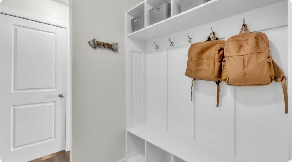 Mud Room - 45 E 970 N