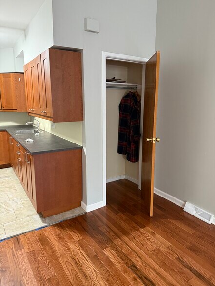 Building Photo - 1217 Snyder Ave