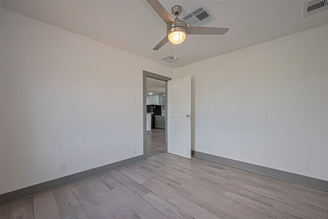 Building Photo - 22334 FM 762 Rd