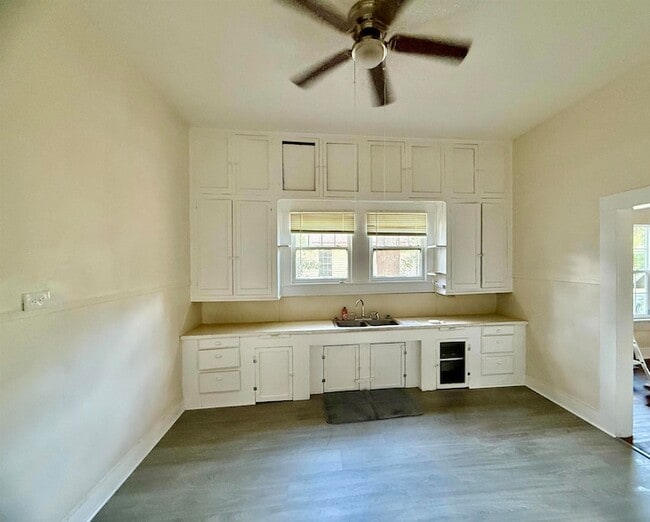 Building Photo - 470 S 3rd St