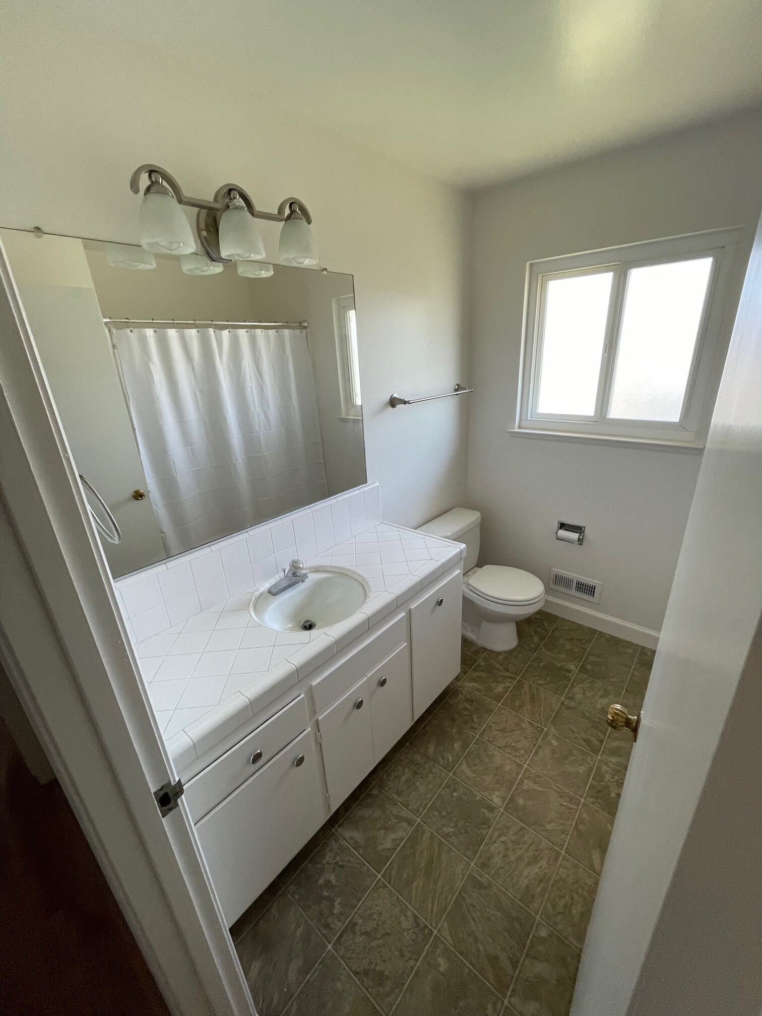 Building Photo - 6940 Los Cerros Dr