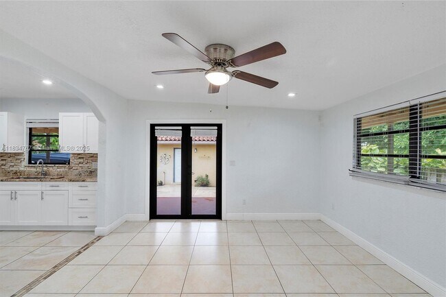 Building Photo - 6534 SW 27th St