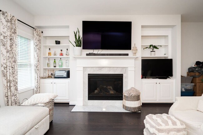 Building Photo - Stunning & Spacious Downtown Kennesaw Townhome 3 Bed 3.5 Bath w/2 Car Garage!