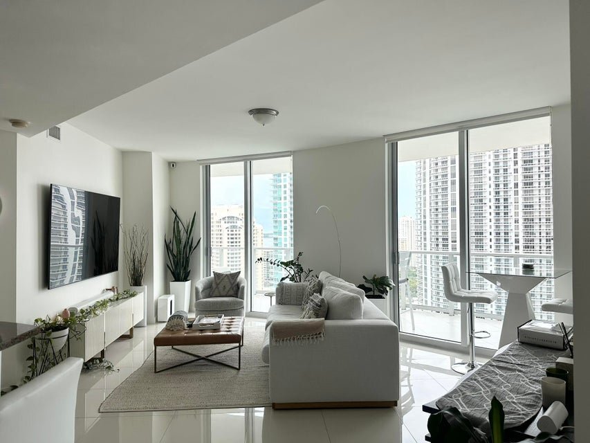 Building Photo - 300 S Biscayne Blvd